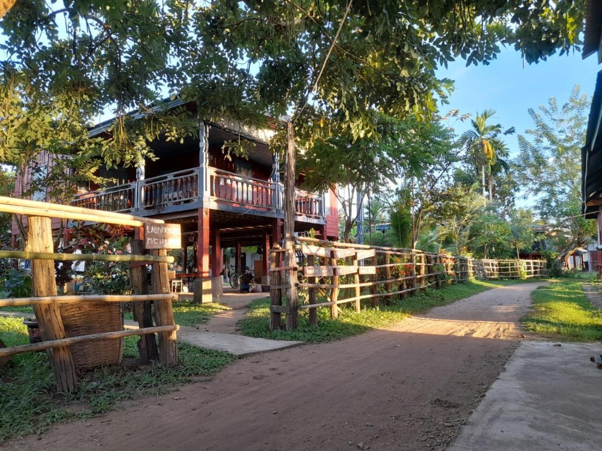 Ta'S Dorm Dondet Hostel Don Det Bagian luar foto